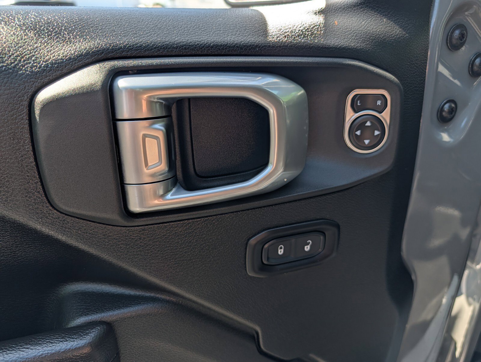 Used 2023 Jeep Gladiator Sport AWD/4WD image 30