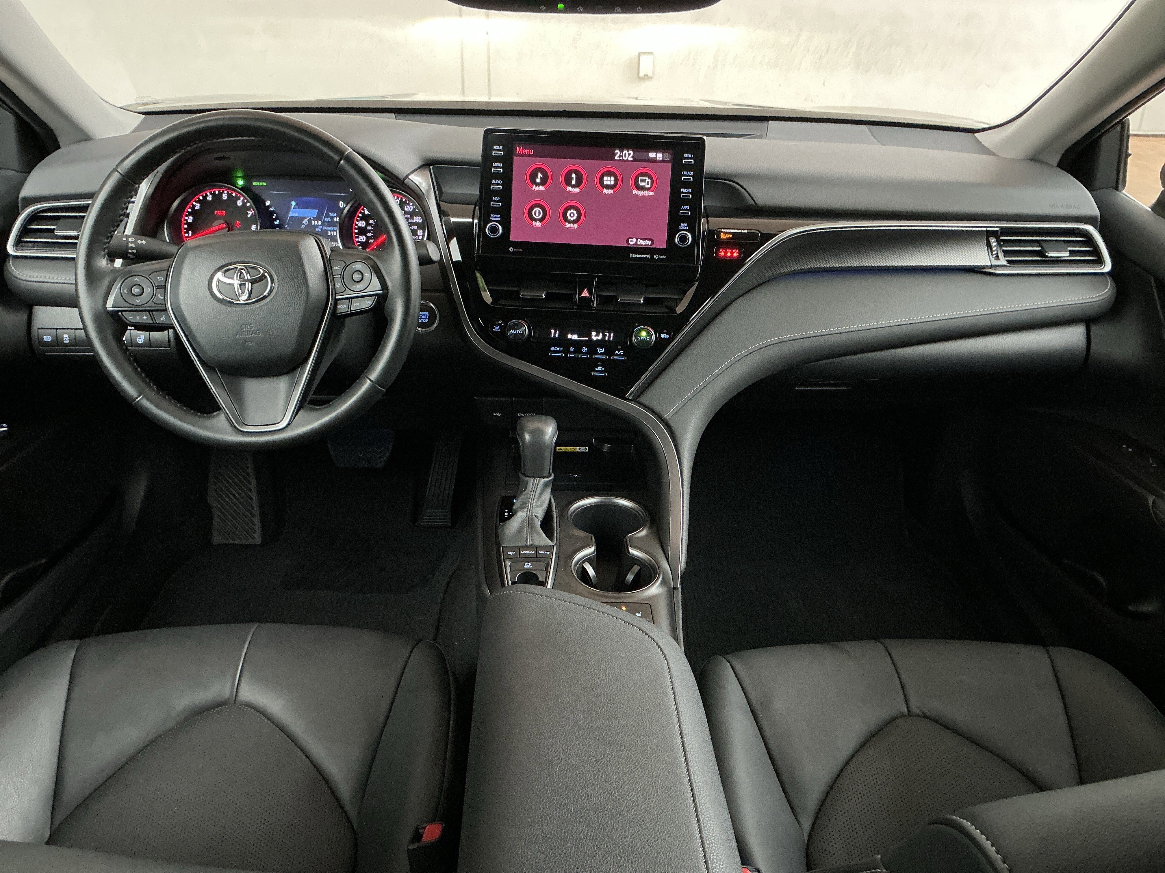 Used 2023 Toyota Camry XSE image 4