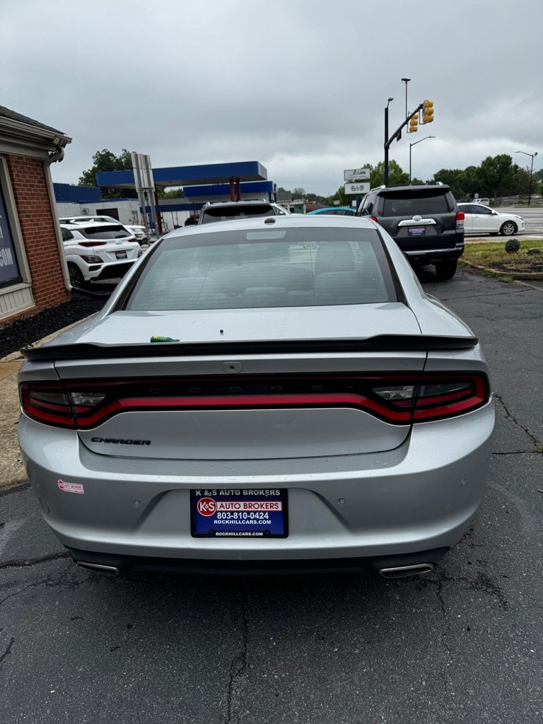 Used 2020 Dodge Charger SXT w/ Blacktop Package RWD image 4
