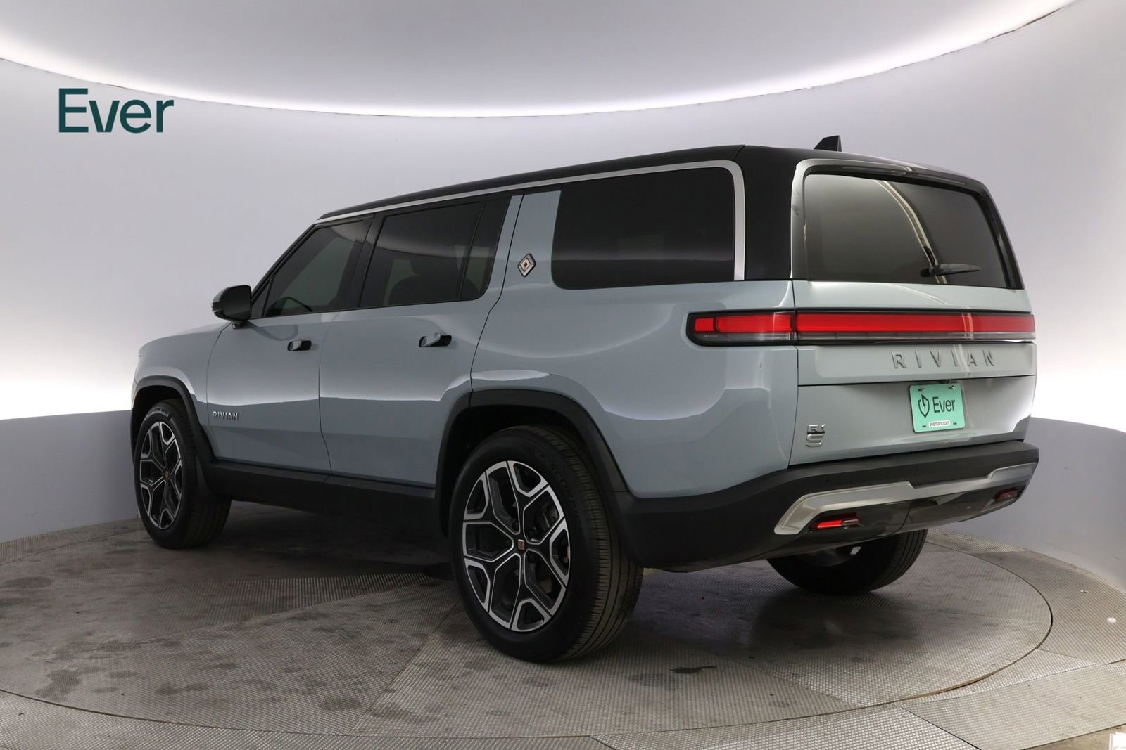 Used 2025 Rivian R1S Adventure image 17