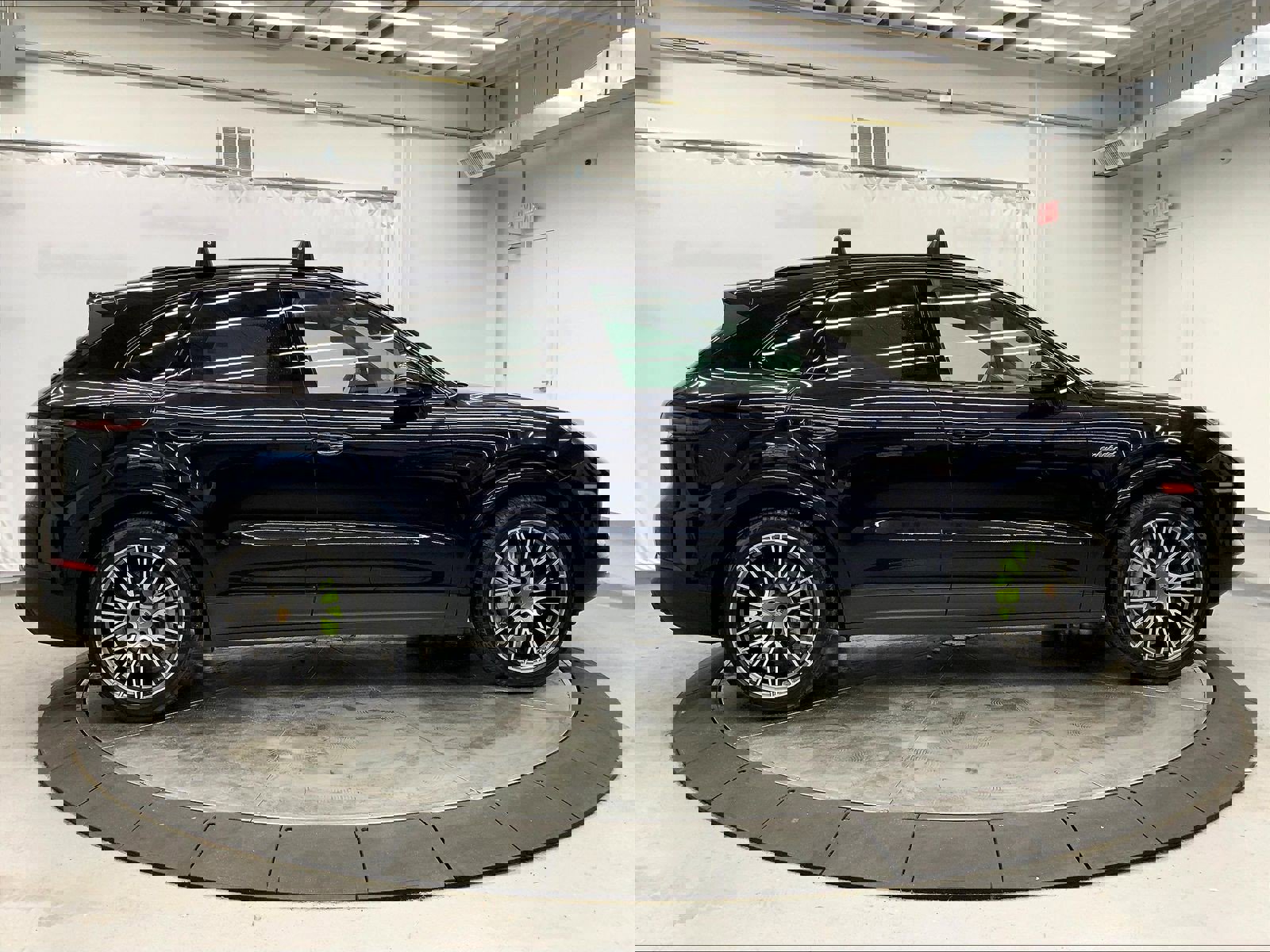 Used 2023 Porsche Cayenne Platinum Edition image 8