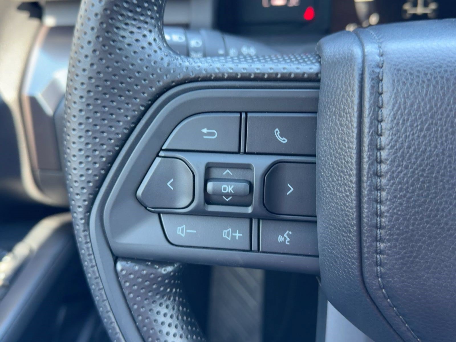 Used 2025 Toyota Tacoma SR5 AWD/4WD image 29