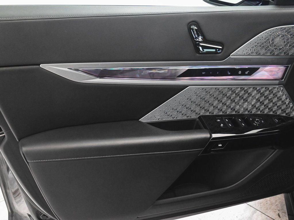 Used 2023 BMW i7 xDrive60 w/ Executive Package 2 image 8