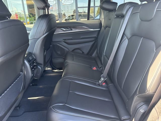 New 2025 Jeep Grand Cherokee Limited w/ Black Appearance Package image 16