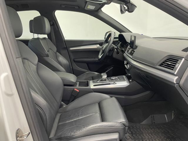 Used 2020 Audi Q5 2.0T Premium w/ Titanium Sport Package image 16