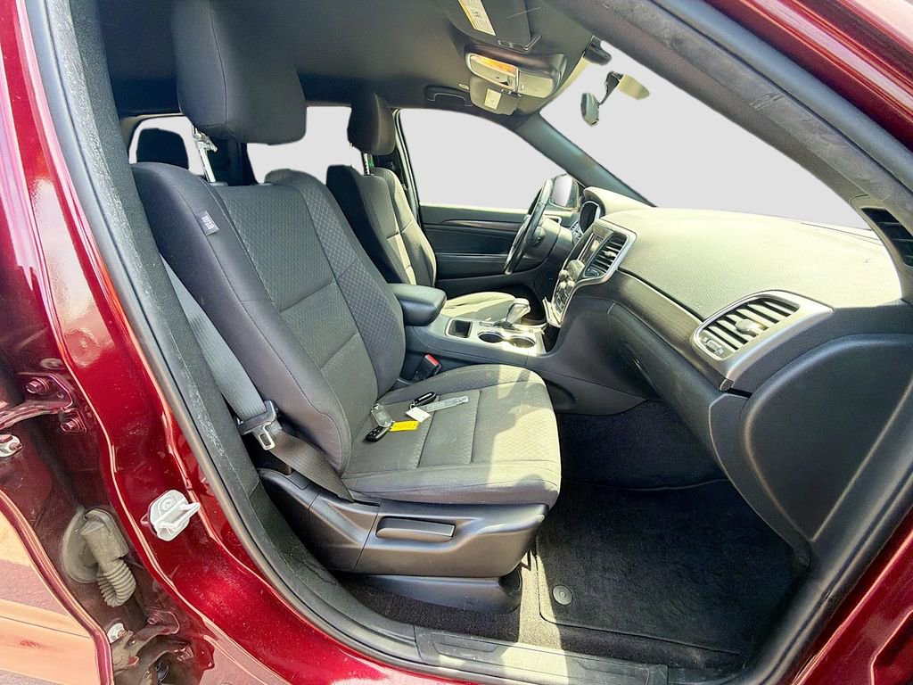 Used 2018 Jeep Grand Cherokee Laredo AWD/4WD image 14