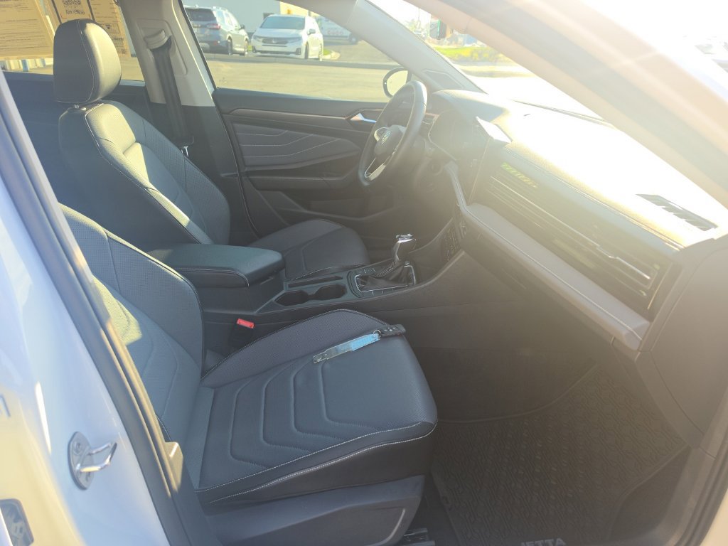 Used 2026 Volkswagen Jetta SEL FWD image 32