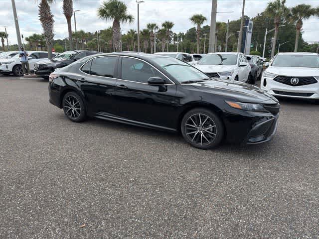 Used 2021 Toyota Camry SE FWD image 16