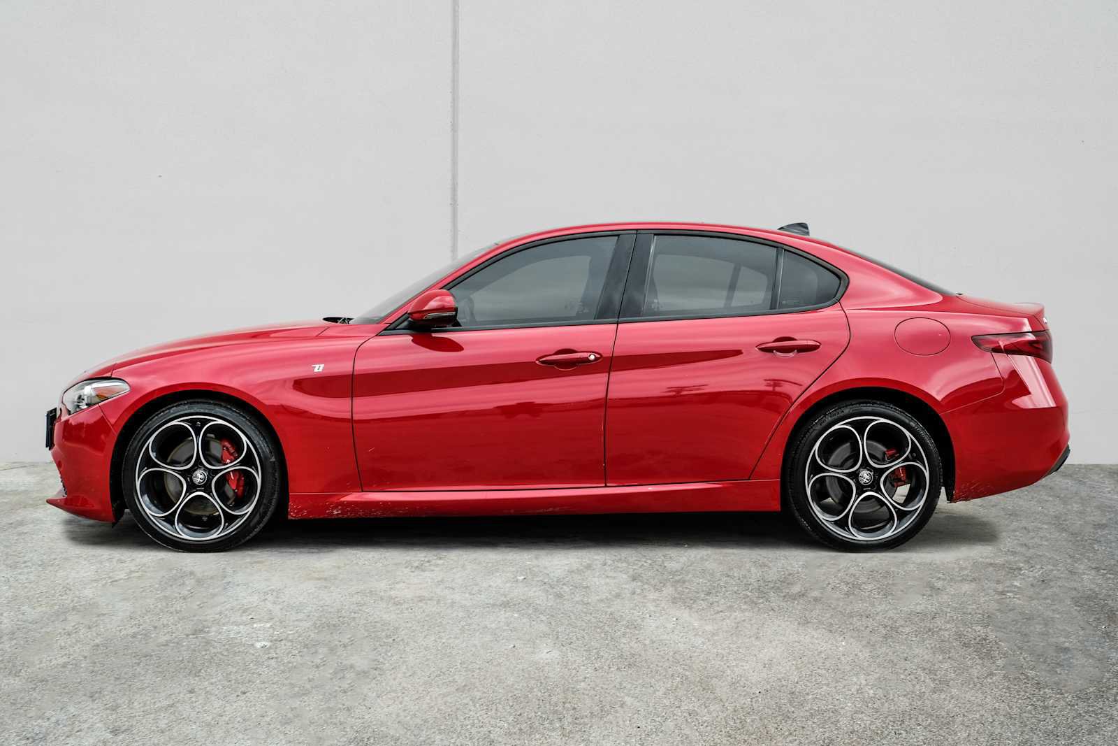 Used 2022 Alfa Romeo Giulia Ti AWD/4WD image 14