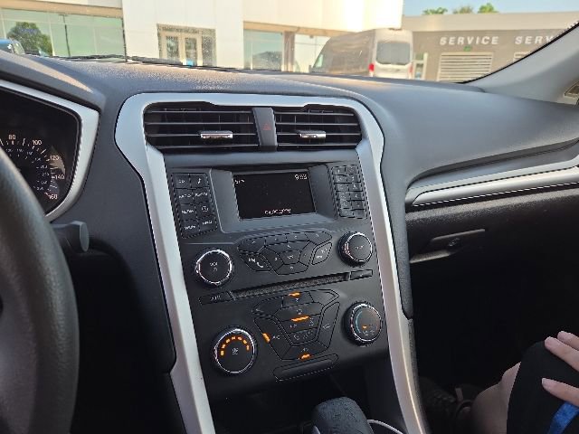 Used 2016 Ford Fusion SE FWD image 18