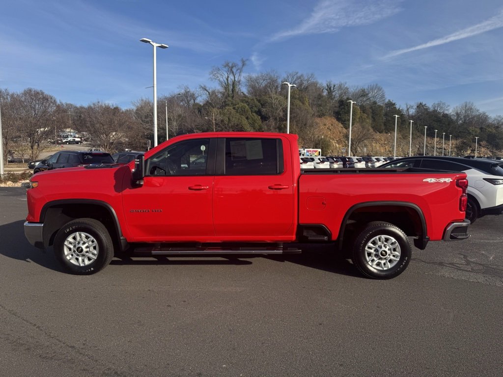 Used 2024 Chevrolet Silverado 2500 LT w/ Convenience Package image 4