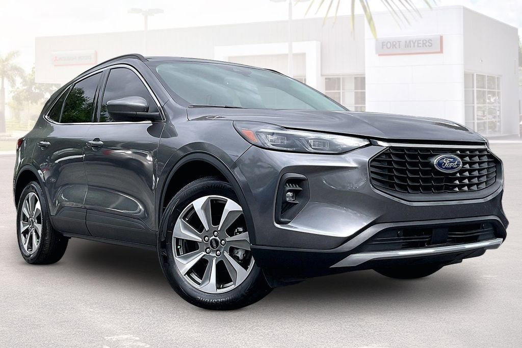 Used 2025 Ford Escape Platinum AWD/4WD image 1