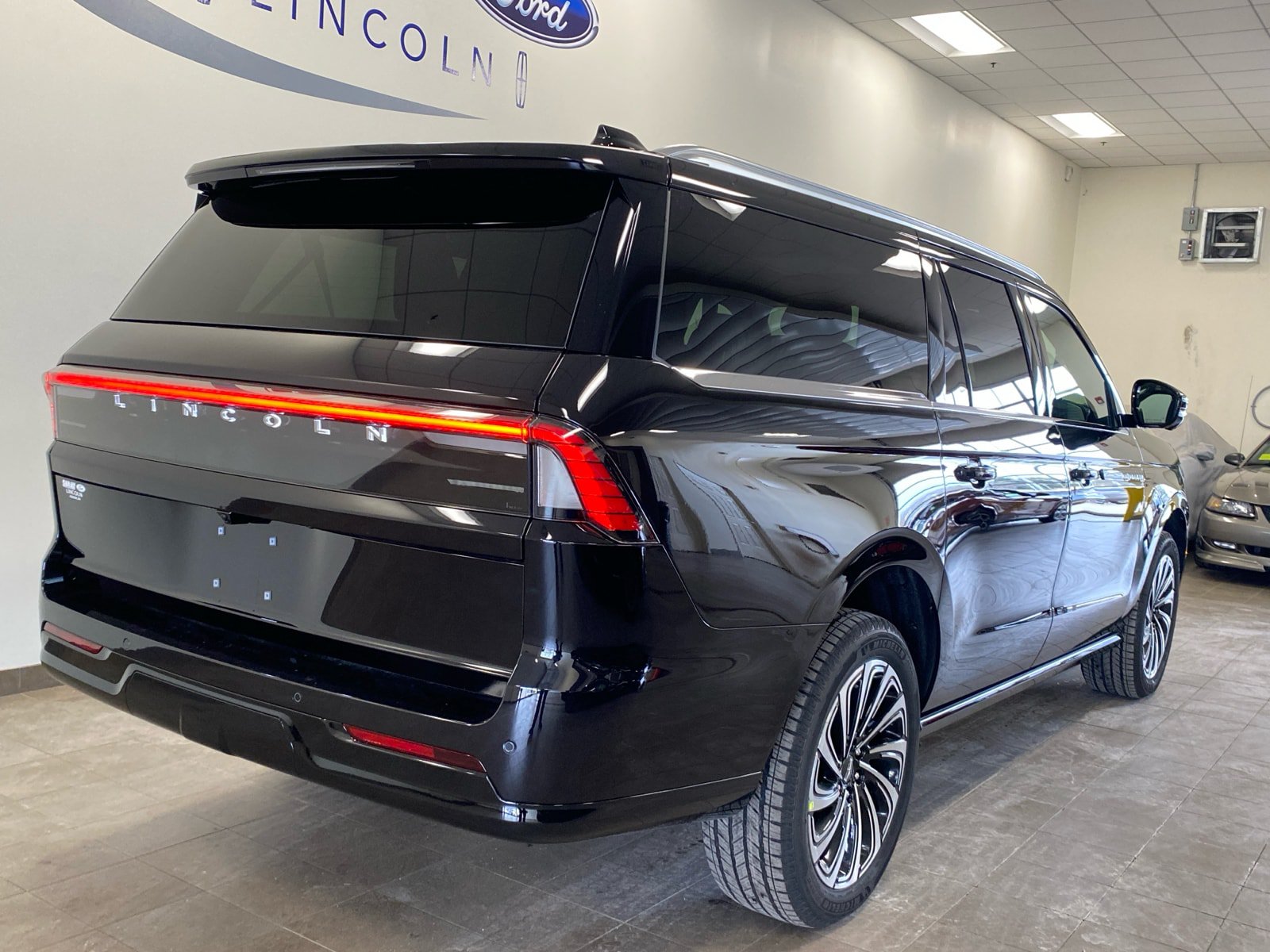 New 2026 Lincoln Navigator L Black Label AWD/4WD image 10