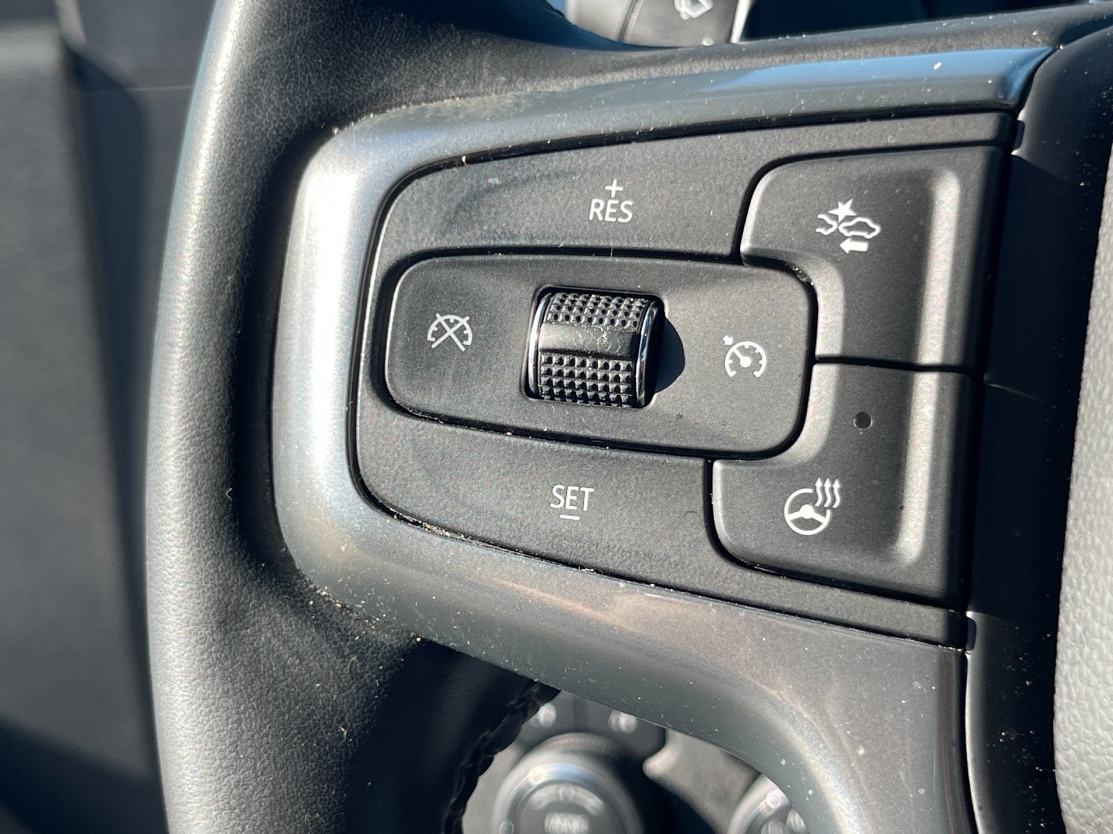 Used 2024 Chevrolet Silverado 1500 LTZ AWD/4WD image 27