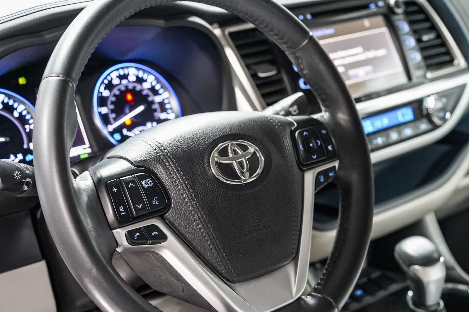 Certified 2019 Toyota Highlander XLE w/ Carpet Mat Package (TMS) FWD image 22