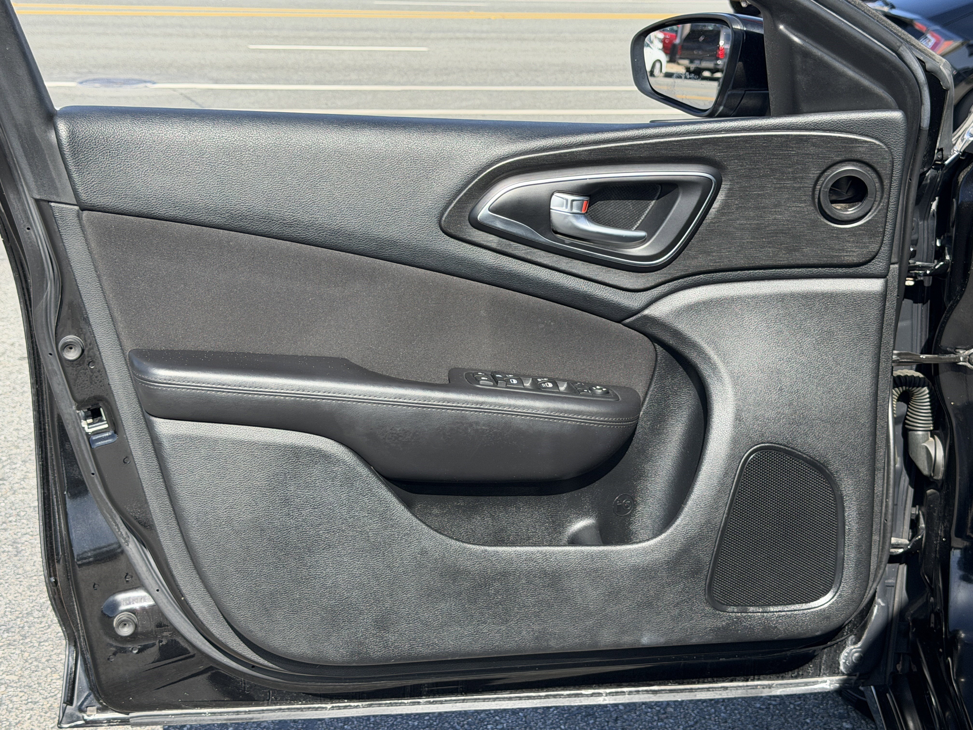 Used 2015 Chrysler 200 Limited FWD image 13