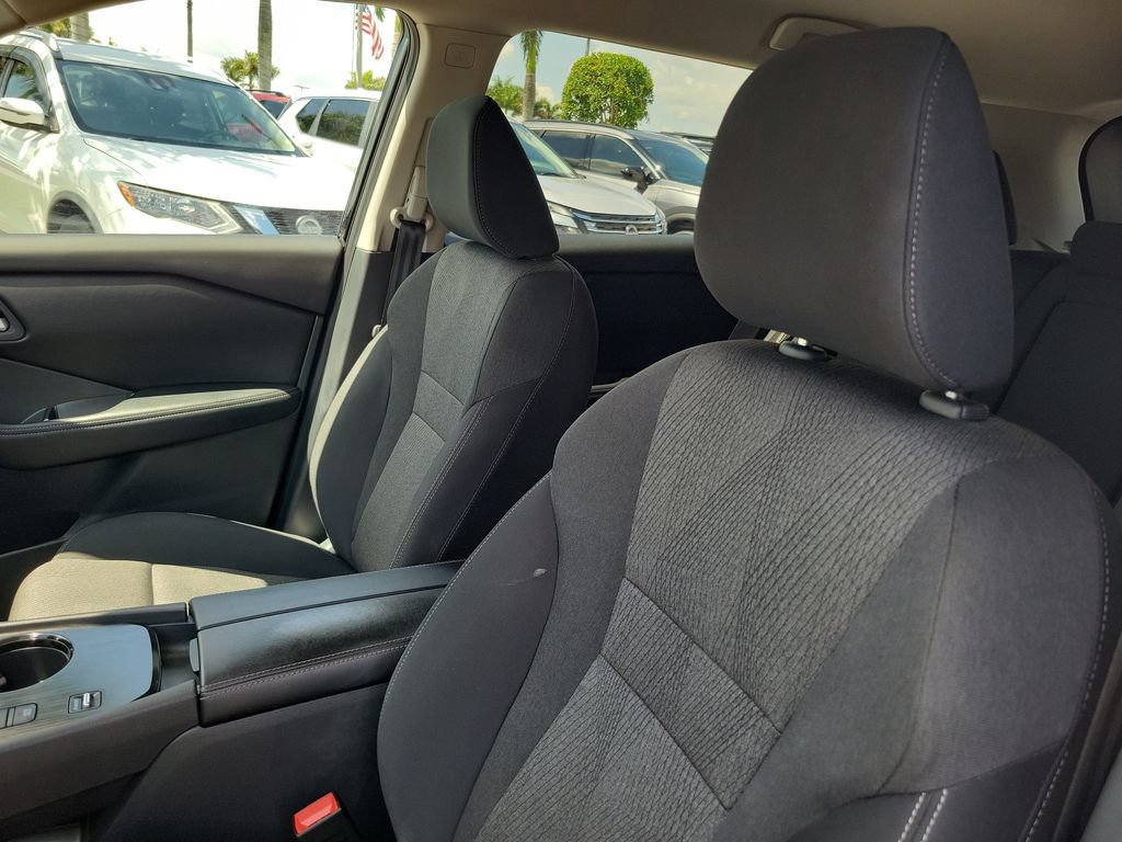 Used 2026 Nissan Rogue SV FWD image 15