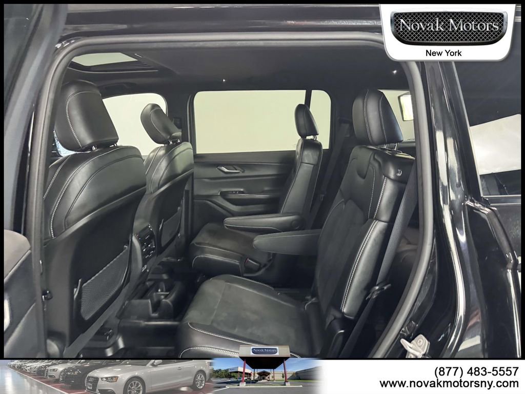 Used 2024 Jeep Grand Cherokee L Altitude AWD/4WD image 11