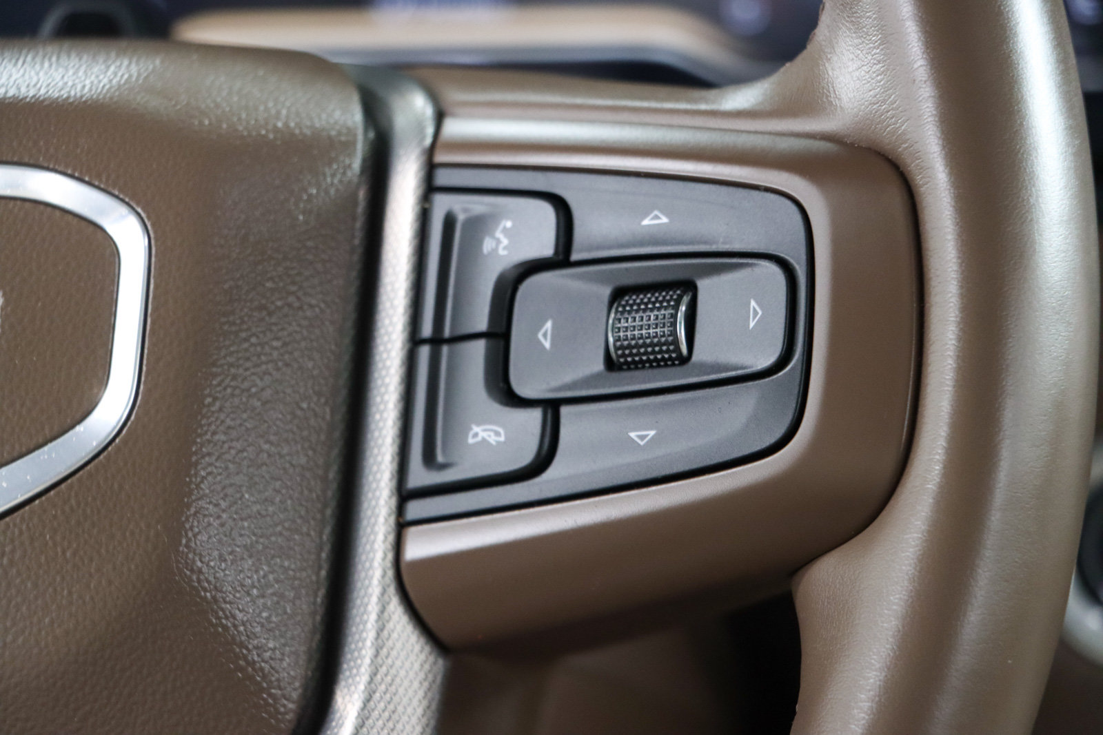 Used 2024 GMC Yukon Denali w/ Advanced Technology Package AWD/4WD image 15
