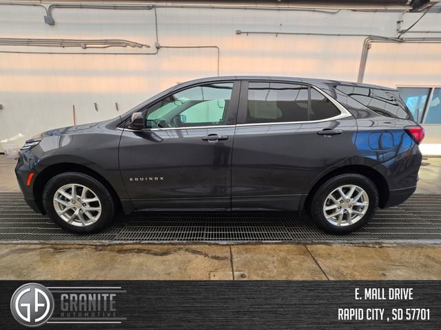 Used 2023 Chevrolet Equinox LT image 2