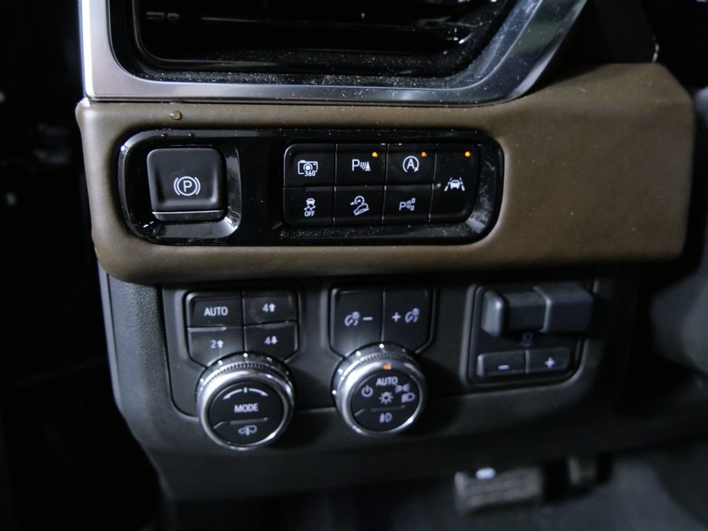 Used 2025 GMC Yukon Denali Ultimate AWD/4WD image 15