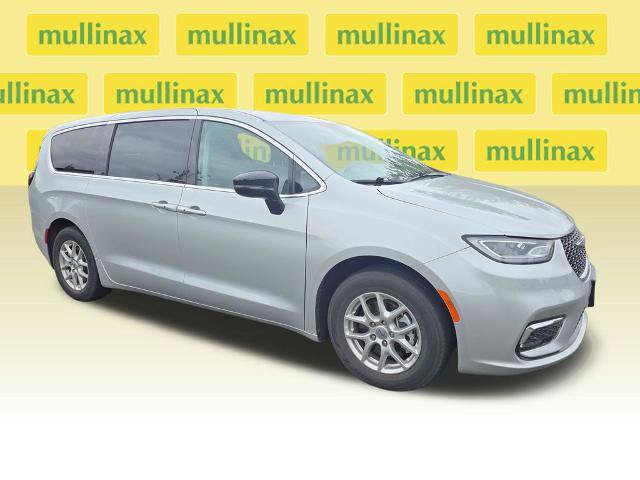 Used 2024 Chrysler Pacifica Touring-L