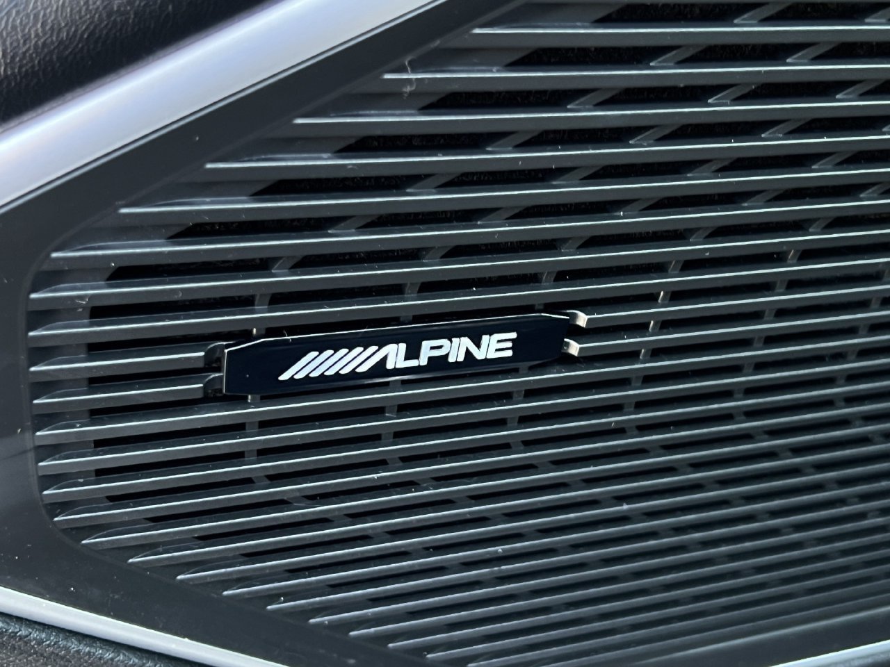 Used 2023 Jeep Wagoneer 4WD w/ Premium Group I image 9