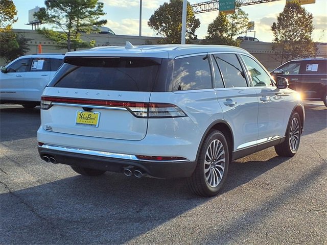 Used 2020 Lincoln Aviator Reserve w/ Elements Package Plus image 2