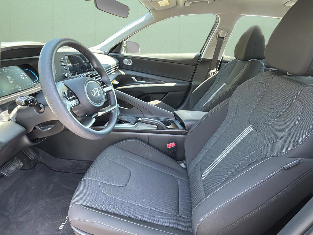 Used 2025 Hyundai Elantra SE FWD image 18
