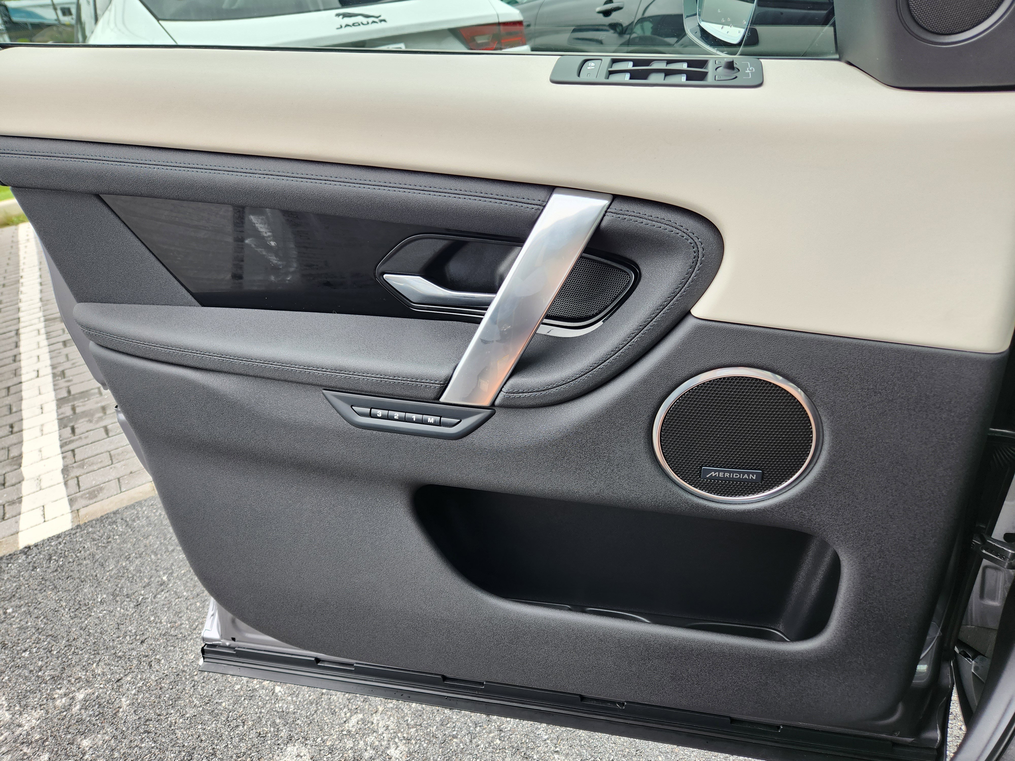 Certified 2025 Land Rover Discovery Sport S image 24