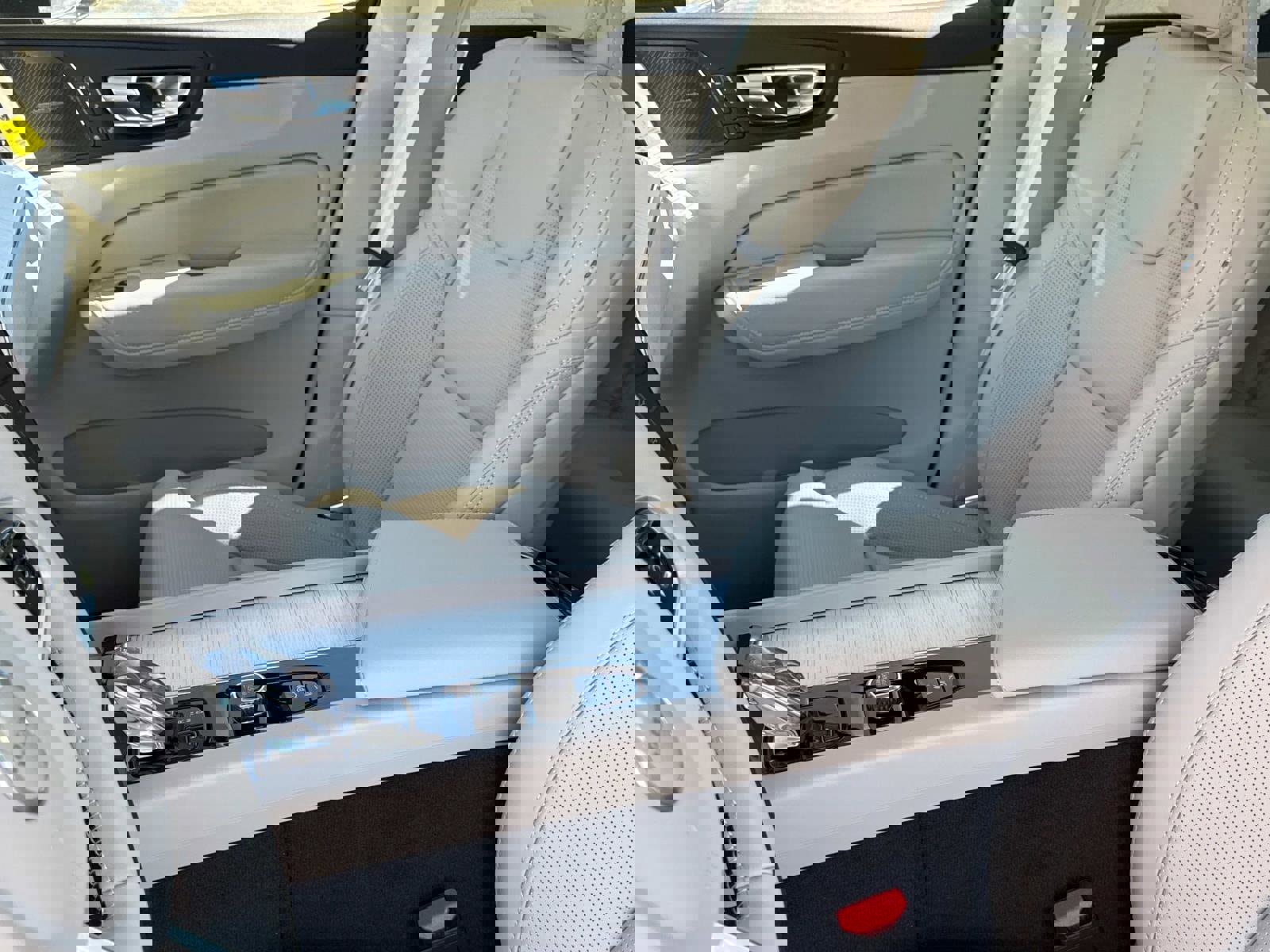 New 2026 Volvo XC60 B5 Ultra w/ Climate Package image 20