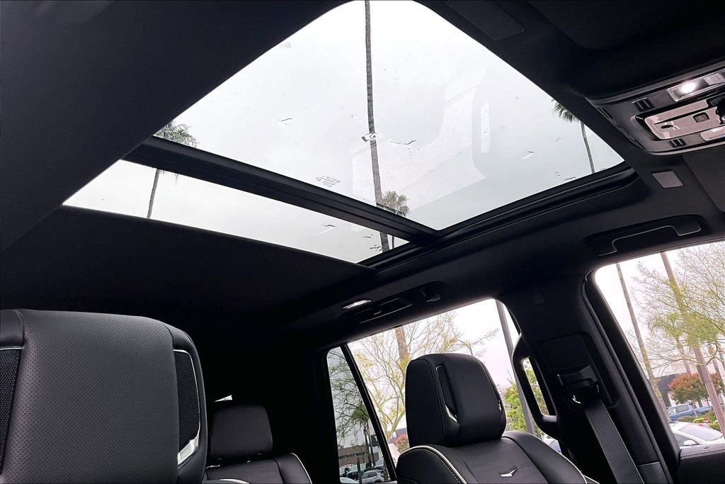 New 2026 Cadillac Escalade Luxury w/ LPO, Floor Liner Package AWD/4WD image 31