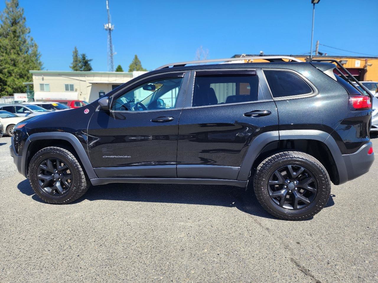 Used 2016 Jeep Cherokee Trailhawk w/ Leather Interior Group AWD/4WD image 9