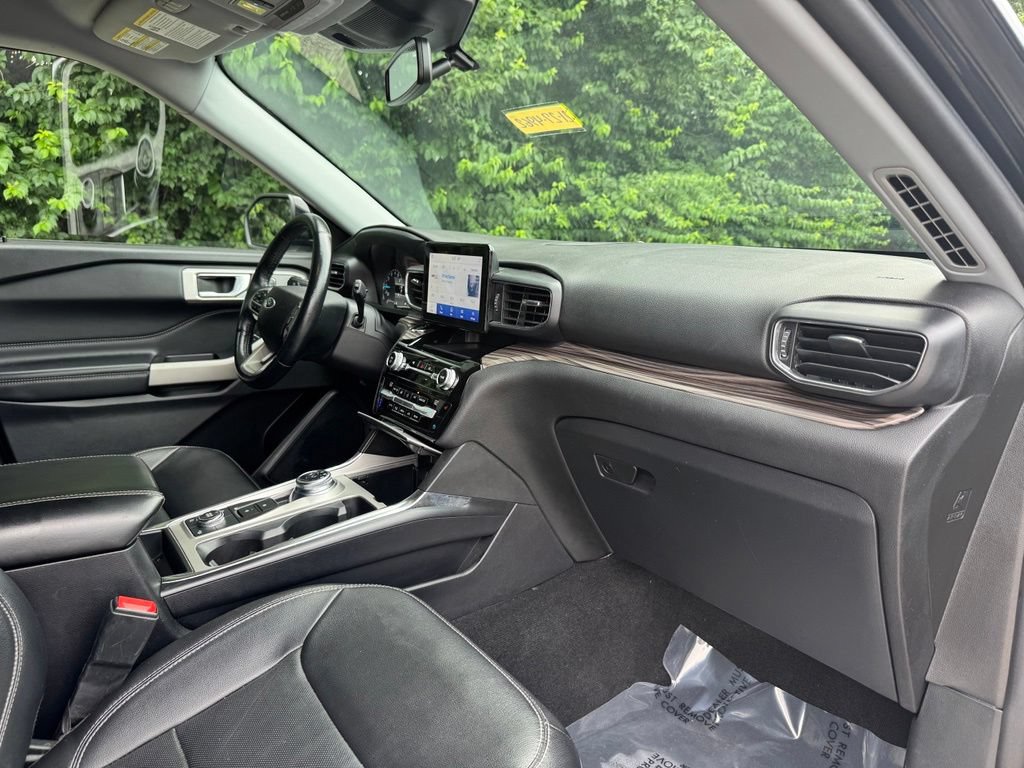 Used 2021 Ford Explorer Limited w/ Equipment Group 301A AWD/4WD image 12