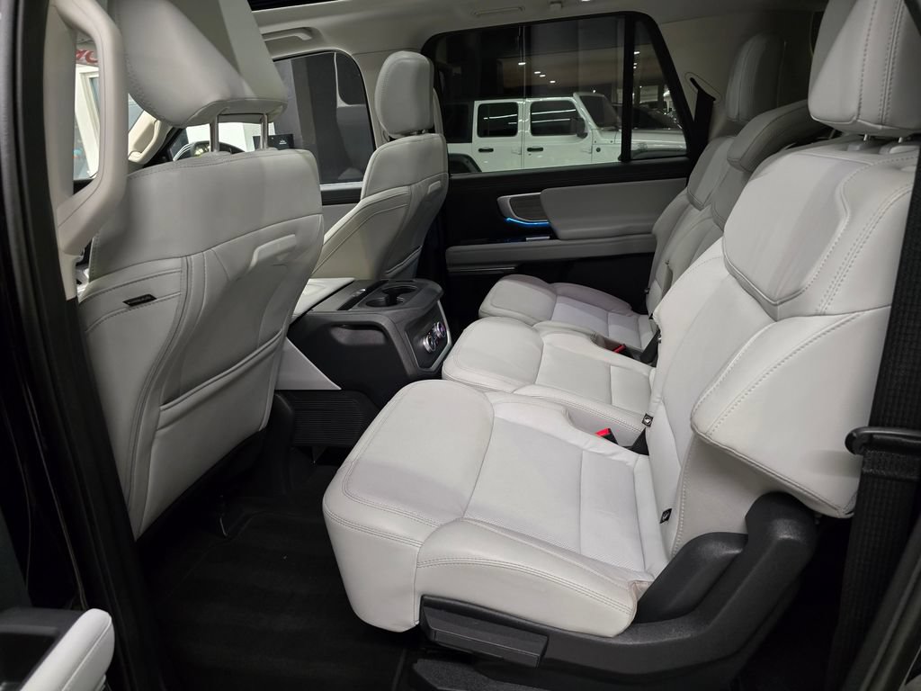 Used 2025 Ford Expedition Max Platinum AWD/4WD image 35
