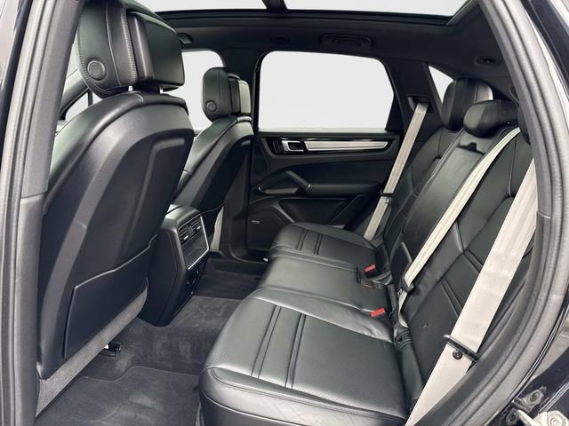 Used 2022 Porsche Cayenne Platinum Edition image 16