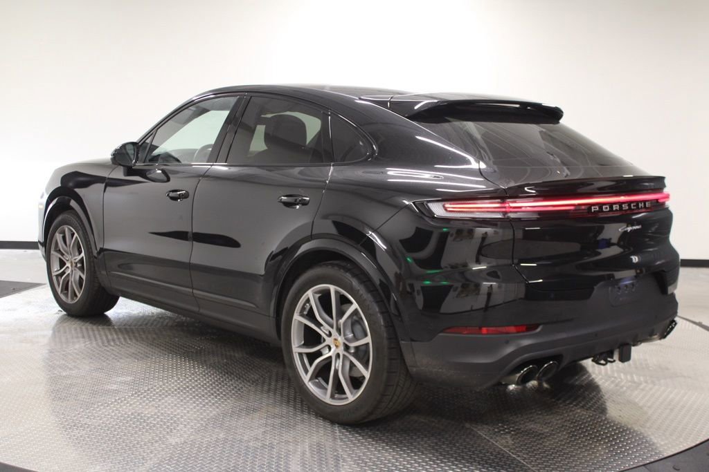 Certified 2025 Porsche Cayenne Coupe image 3