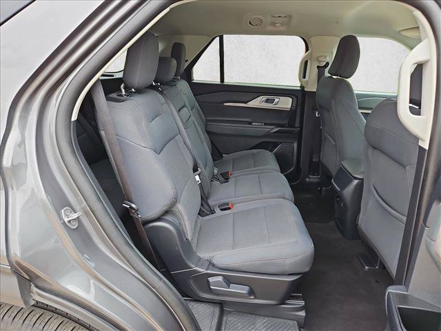 Used 2025 Ford Explorer Active AWD/4WD image 21