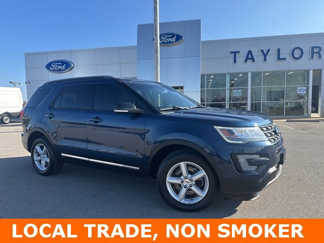 Used 2017 Ford Explorer XLT image 1
