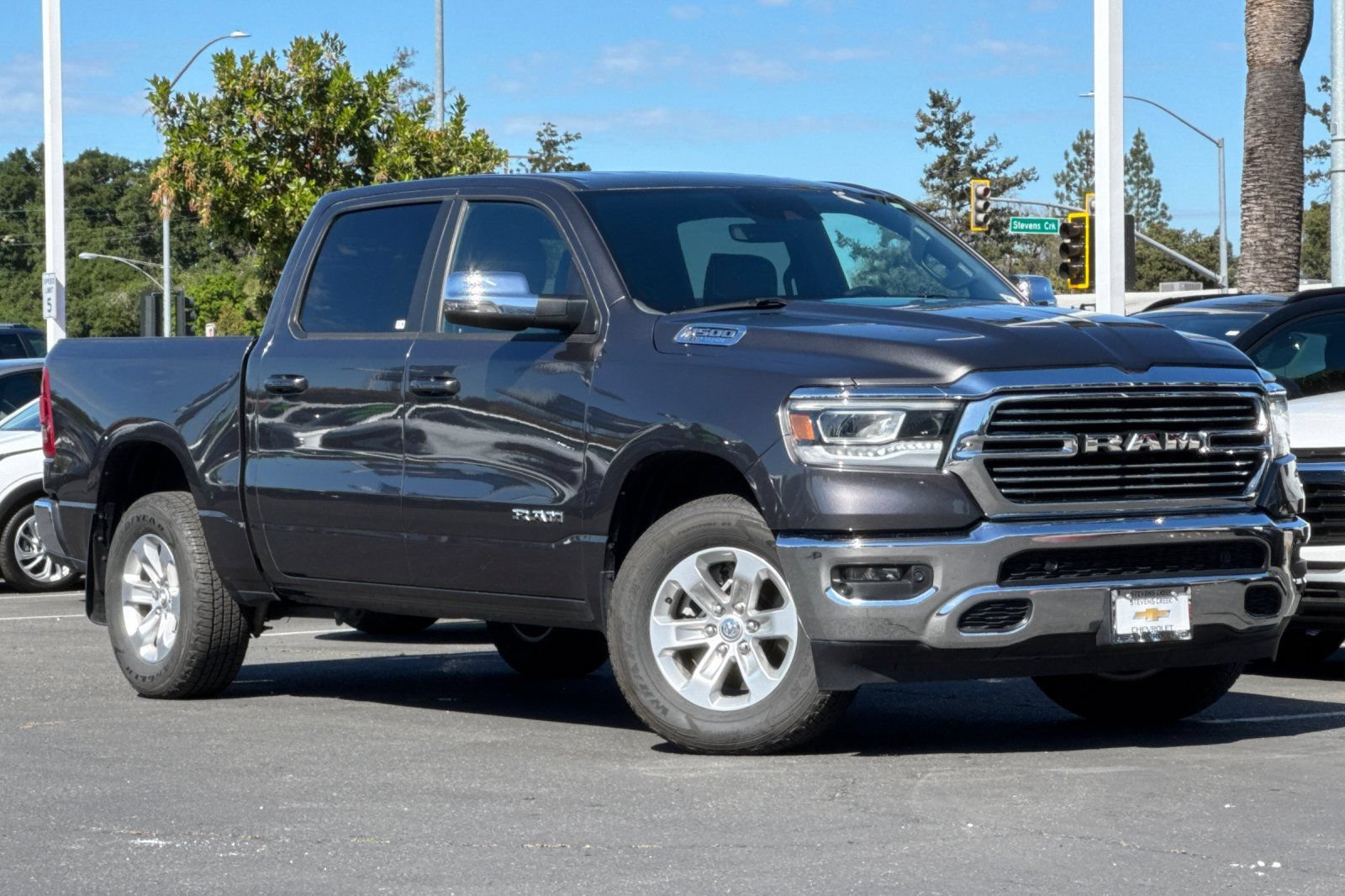 Used 2024 RAM 1500 Laramie AWD/4WD image 2