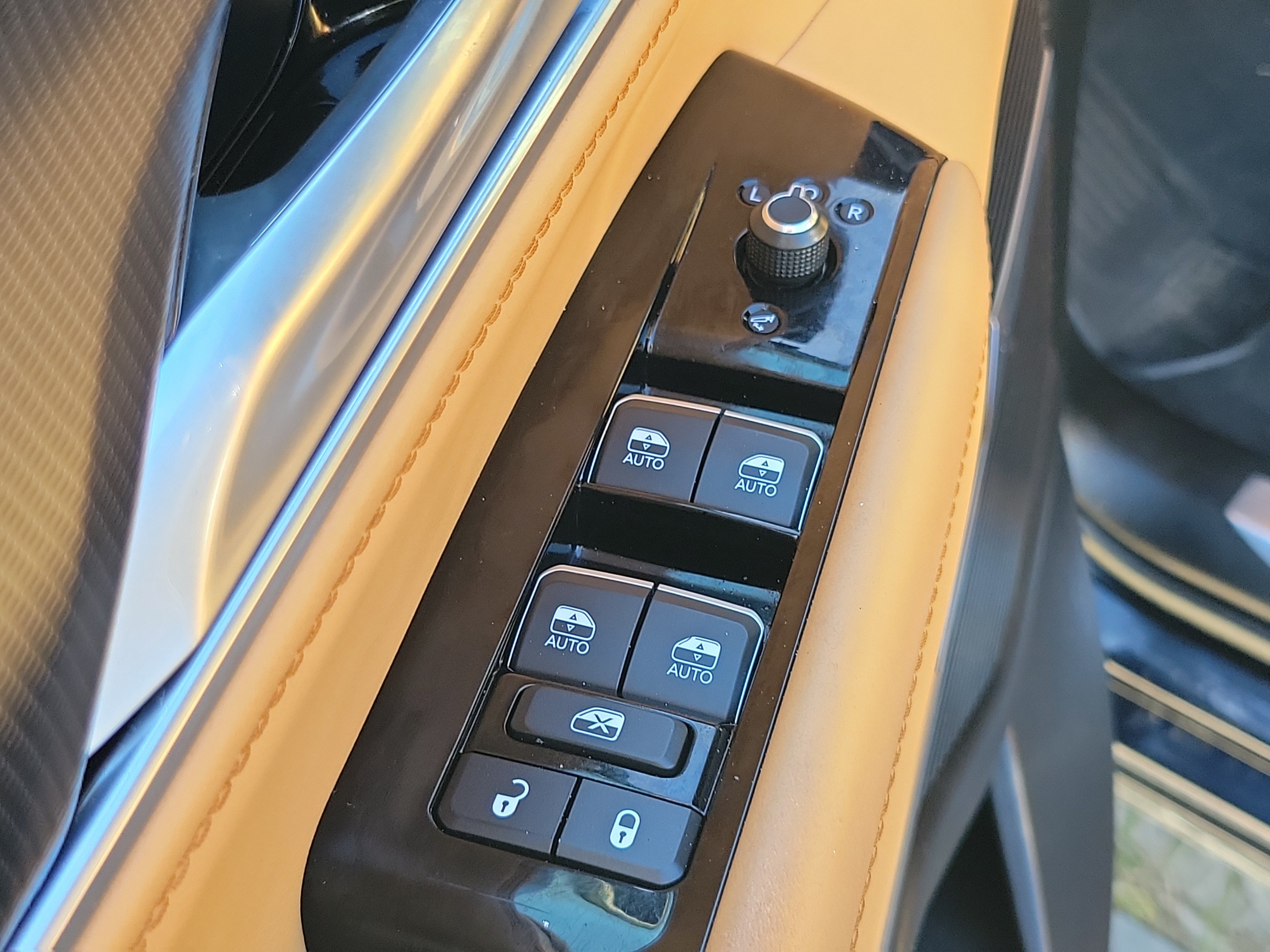 Used 2025 Jeep Grand Wagoneer Series III w/ Rear Seat Video Group 1 AWD/4WD image 19