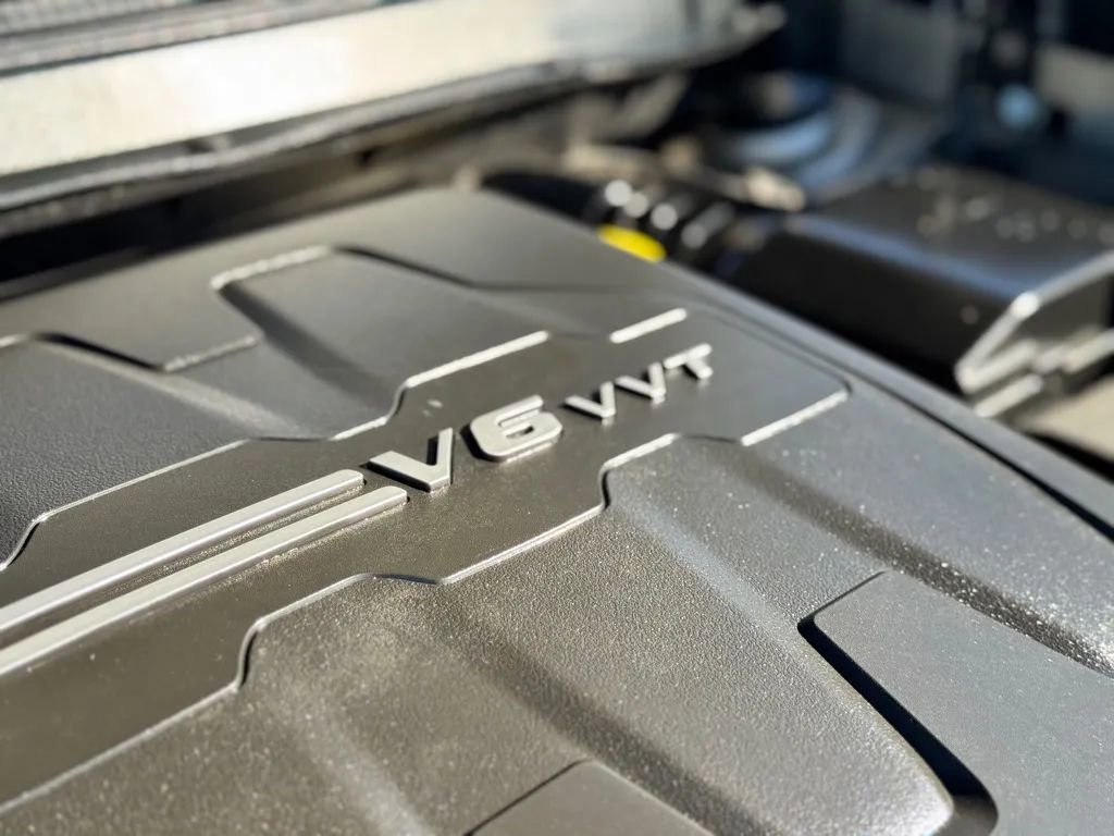 Used 2017 Jeep Cherokee Latitude w/ Cold Weather Group image 29