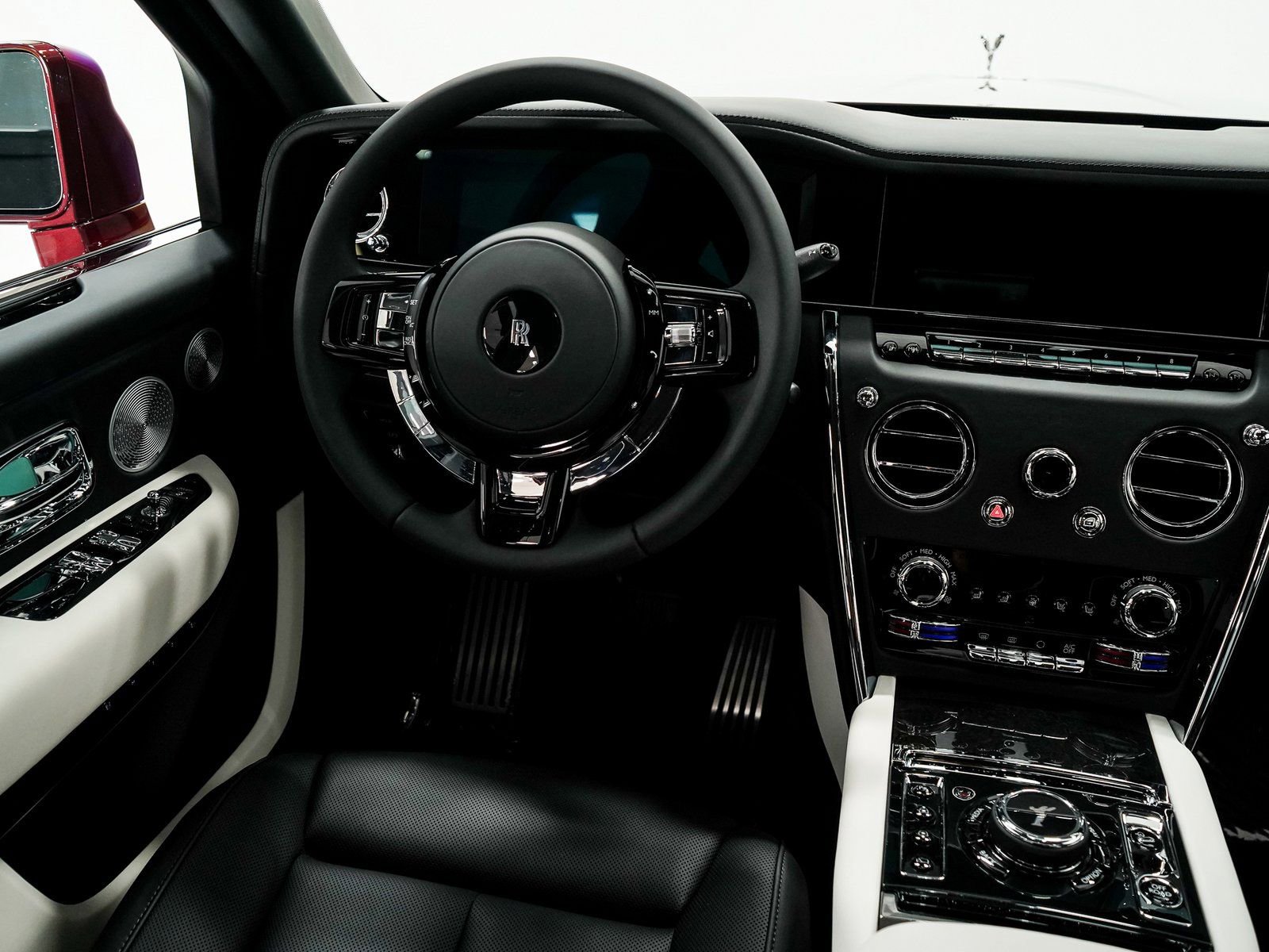 Certified 2025 Rolls-Royce Cullinan image 34