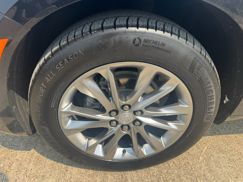 Used 2022 Buick Enclave Avenir w/ Avenir Technology Package FWD image 9
