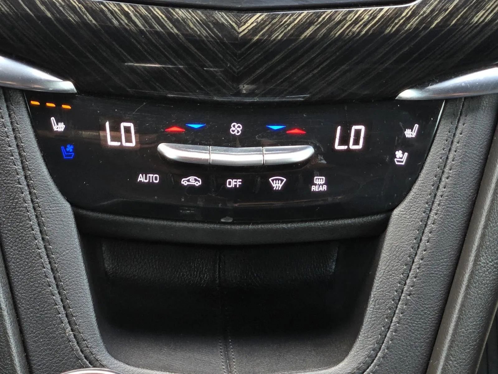 Used 2022 Cadillac XT6 Premium Luxury w/ Technology Package image 13