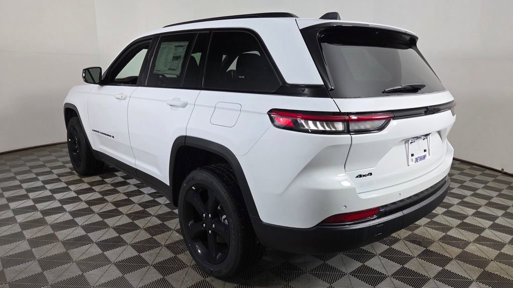 New 2025 Jeep Grand Cherokee Altitude image 5