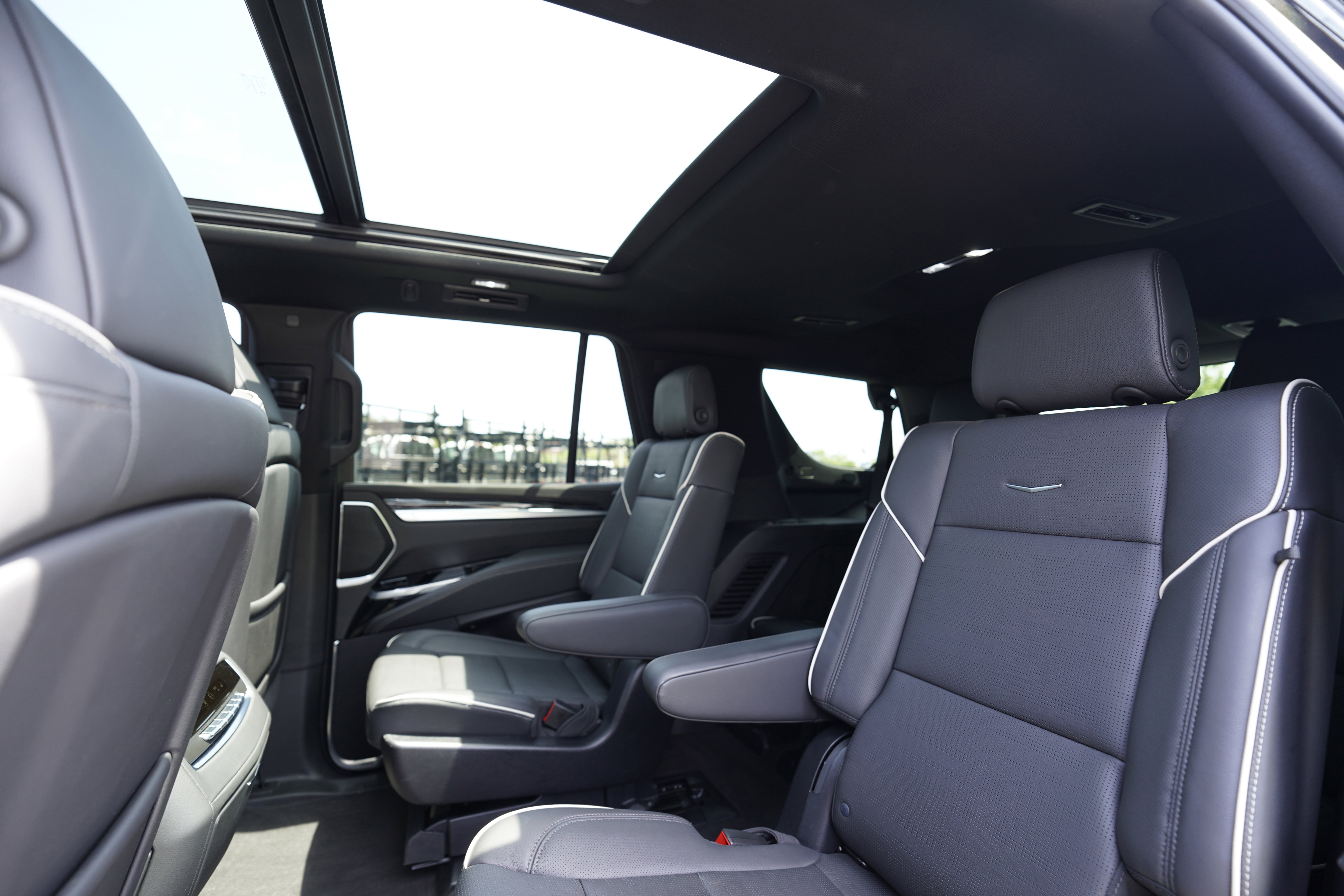 Used 2025 Cadillac Escalade Sport w/ LPO, ONYX Package AWD/4WD image 10