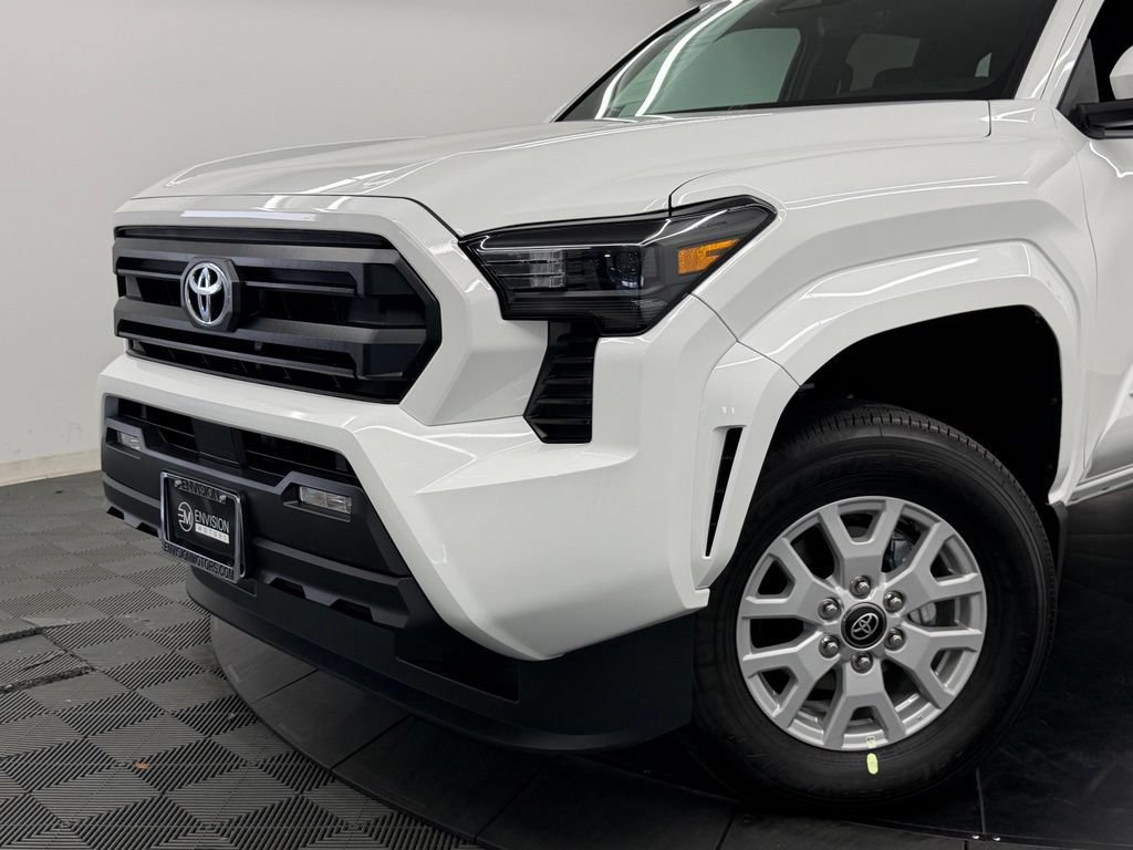Used 2026 Toyota Tacoma SR5 AWD/4WD image 4