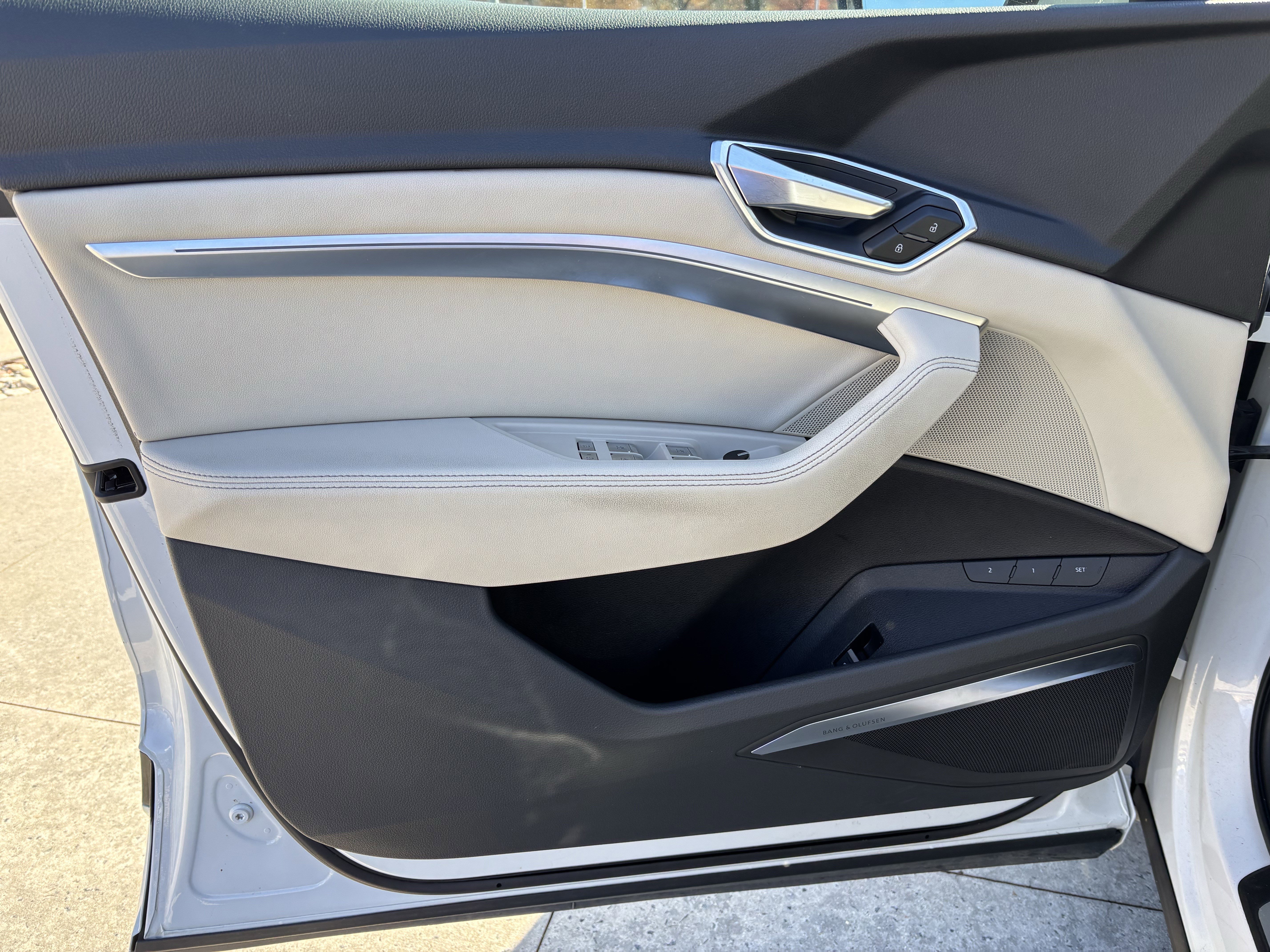 Used 2021 Audi e-tron Premium Plus image 13