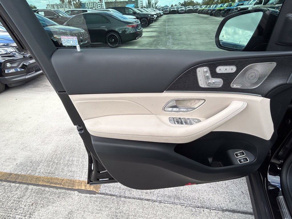 Used 2025 Mercedes-Benz GLE 450e 4MATIC image 26